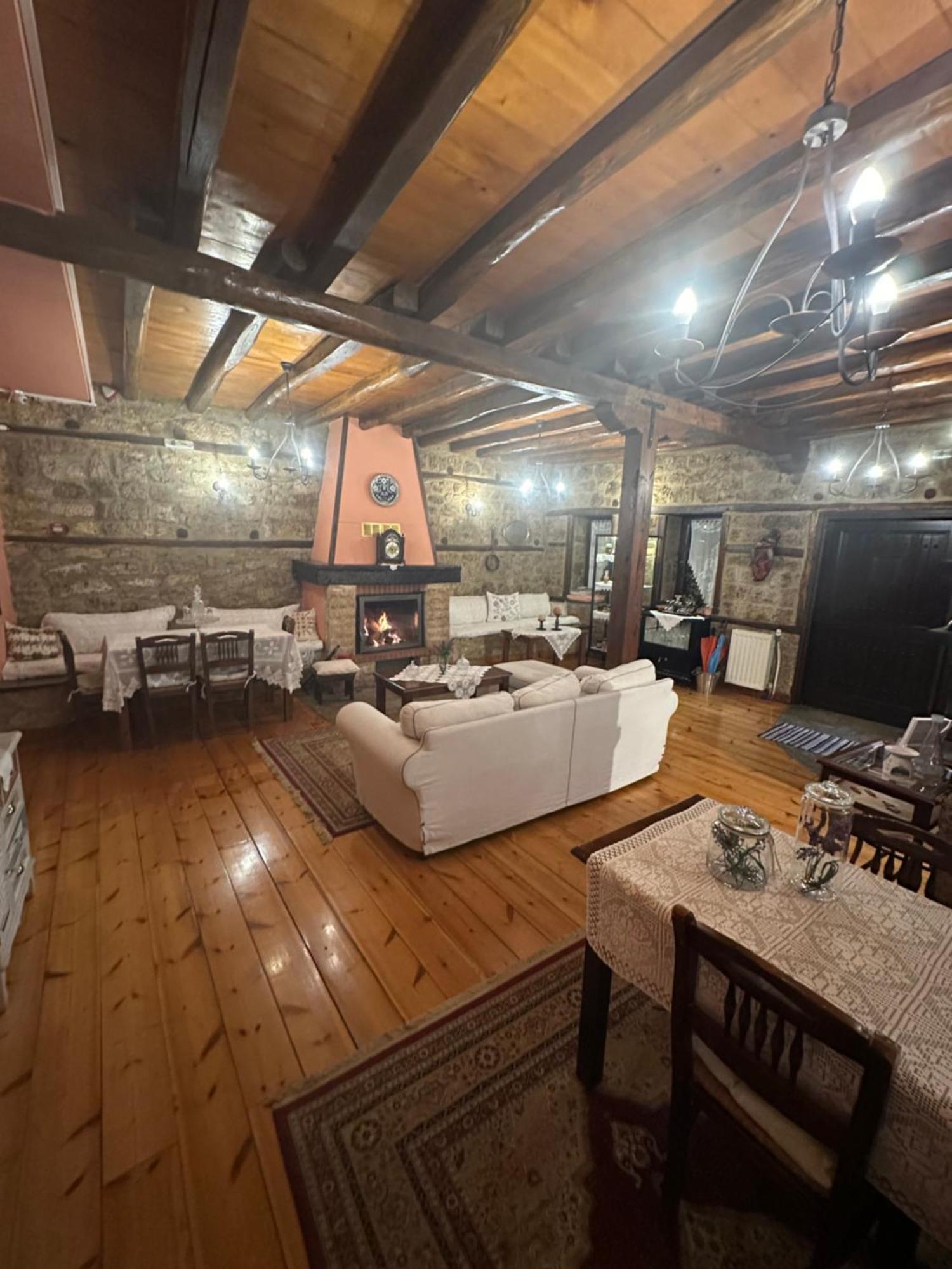 אדסה Varosi Guesthouse מראה חיצוני תמונה