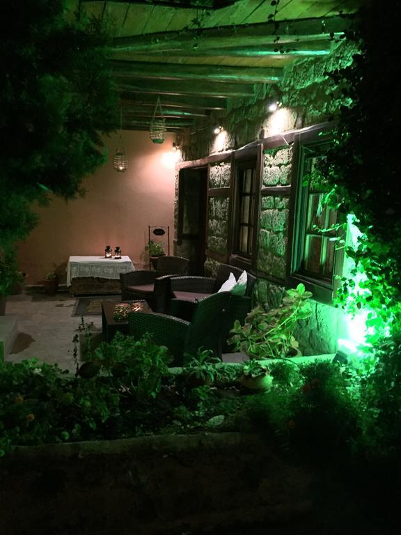 אדסה Varosi Guesthouse מראה חיצוני תמונה