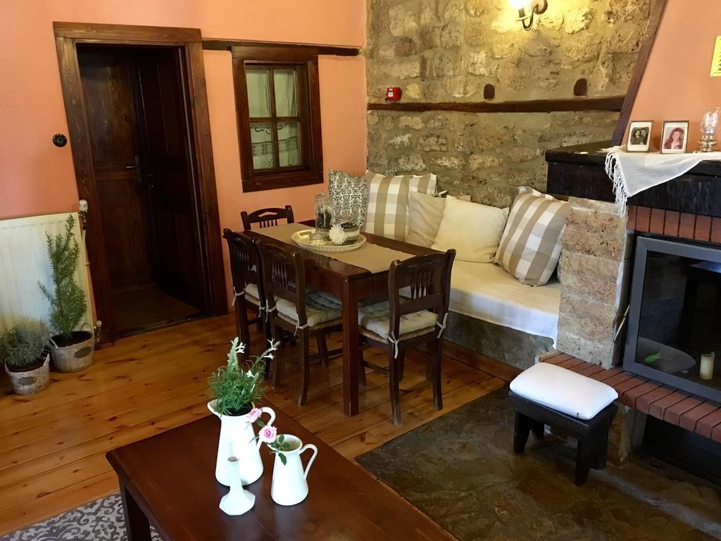 אדסה Varosi Guesthouse מראה חיצוני תמונה