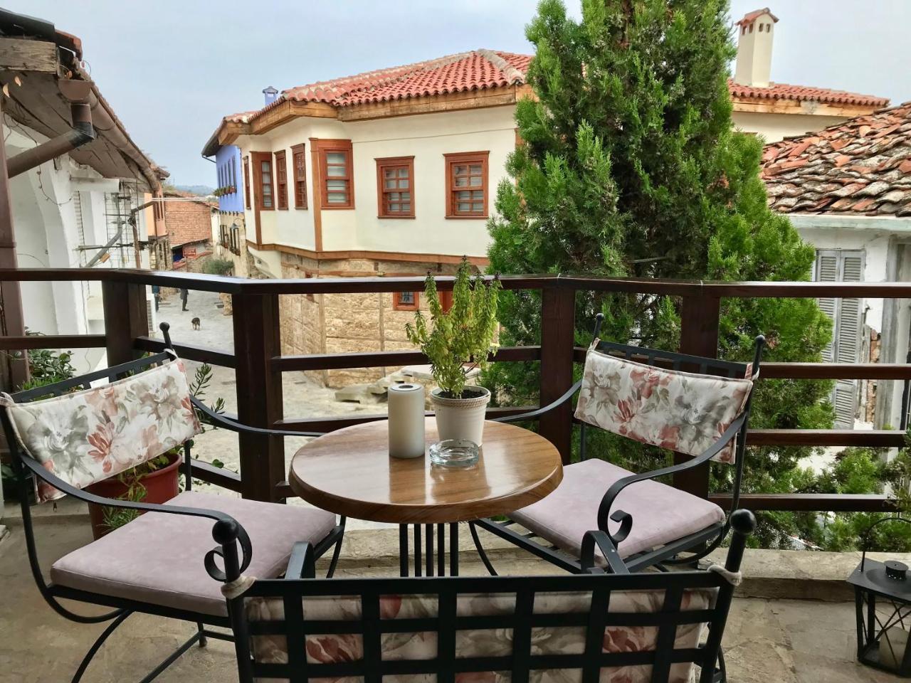 אדסה Varosi Guesthouse מראה חיצוני תמונה